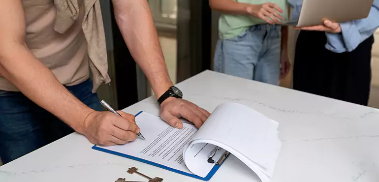 Advantages of Using Assignment of Contract in Real Estate in Kansas, KS